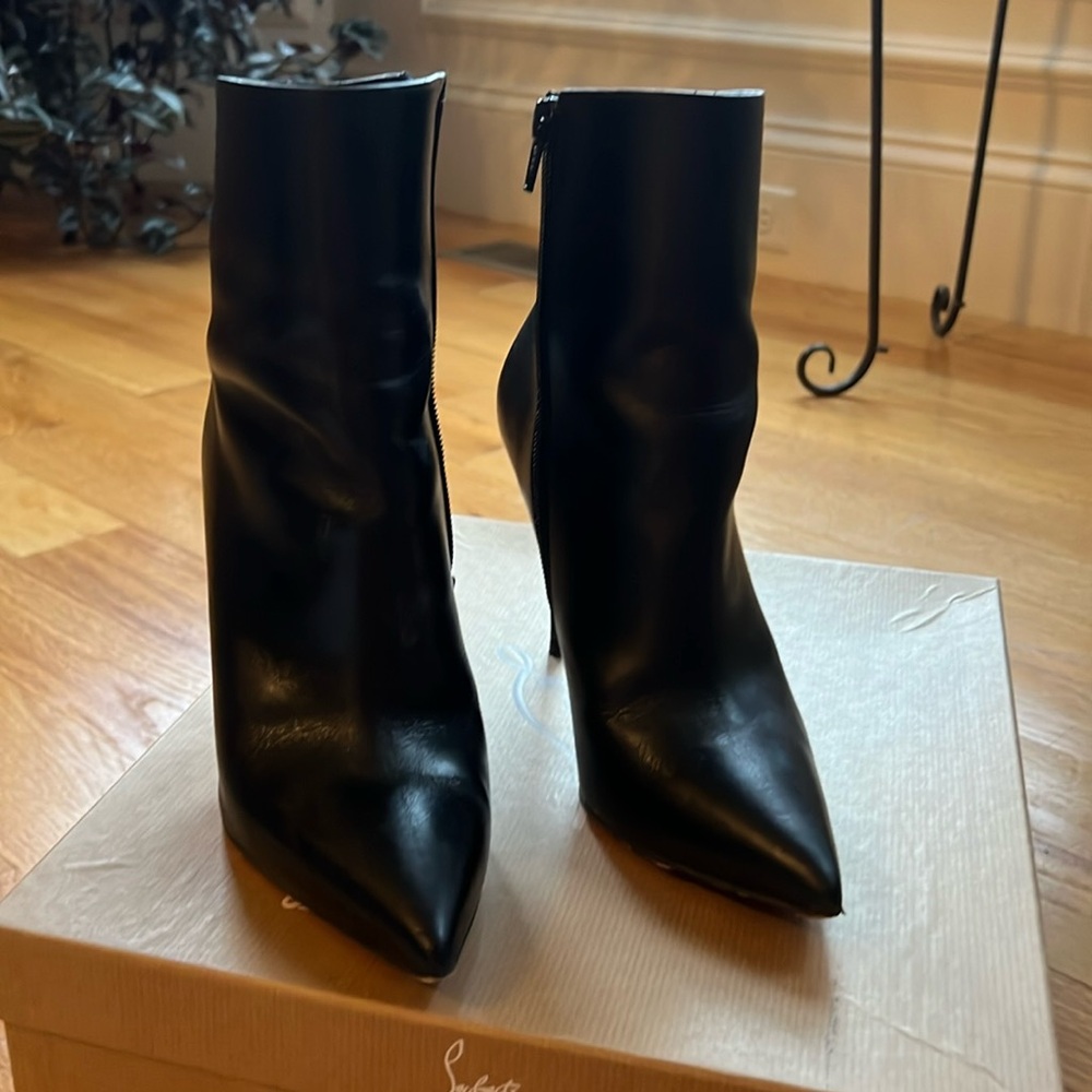 Authentic Louboutin sz 36.5 So Kate Booty 100 calf black